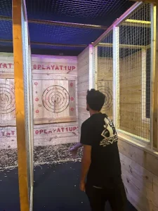 Axe Throwing in Tampa, FL