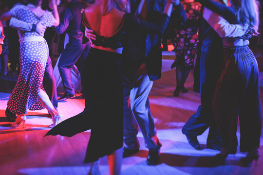 Latin Vibes Night promotional flyer for 1Up Entertainment + Social in Tampa, featuring Salsa, Bachata, Merengue, and Reggaeton music starting at 9 PM.